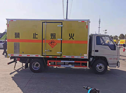 远安爆破器材运输车工人安全操作规范与智能技术保障